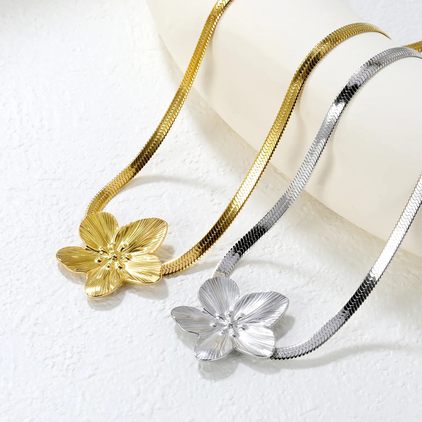 🌸 Wholesale 30.2x32.2mm Floral Pendant Necklace | 4mm Snake Chain 45+5cm | Steel/Gold