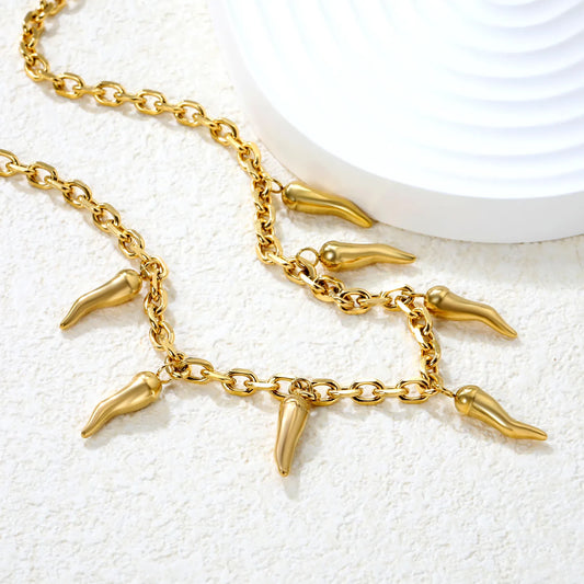 ✨5x16mm Chili Pepper Pendant Necklace Gold/Red Enamel | 1.2mm Curb Chain 40+5cm | Stainless Steel Wholesale Jewelry