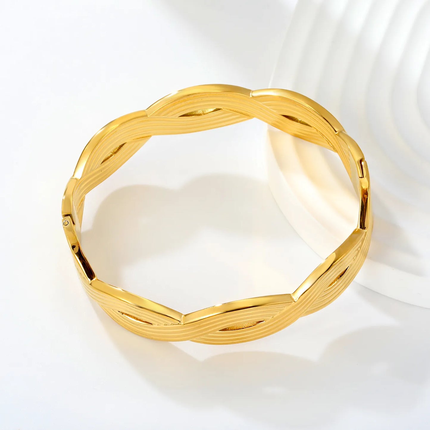 Twisted‑Ribbed Intertwined Hinged Bangle | 18K Gold Plated Stainless Steel | Chunky Statement Bracelet Wholesale