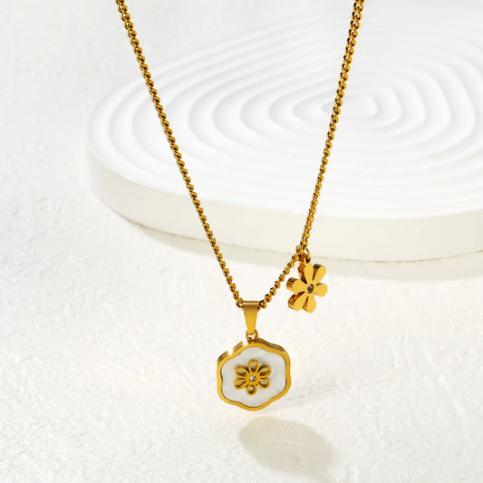 Wholesale 40+5cm Adjustable Shell Flower Pendant Necklace | 18K Gold Plated | MOQ 12