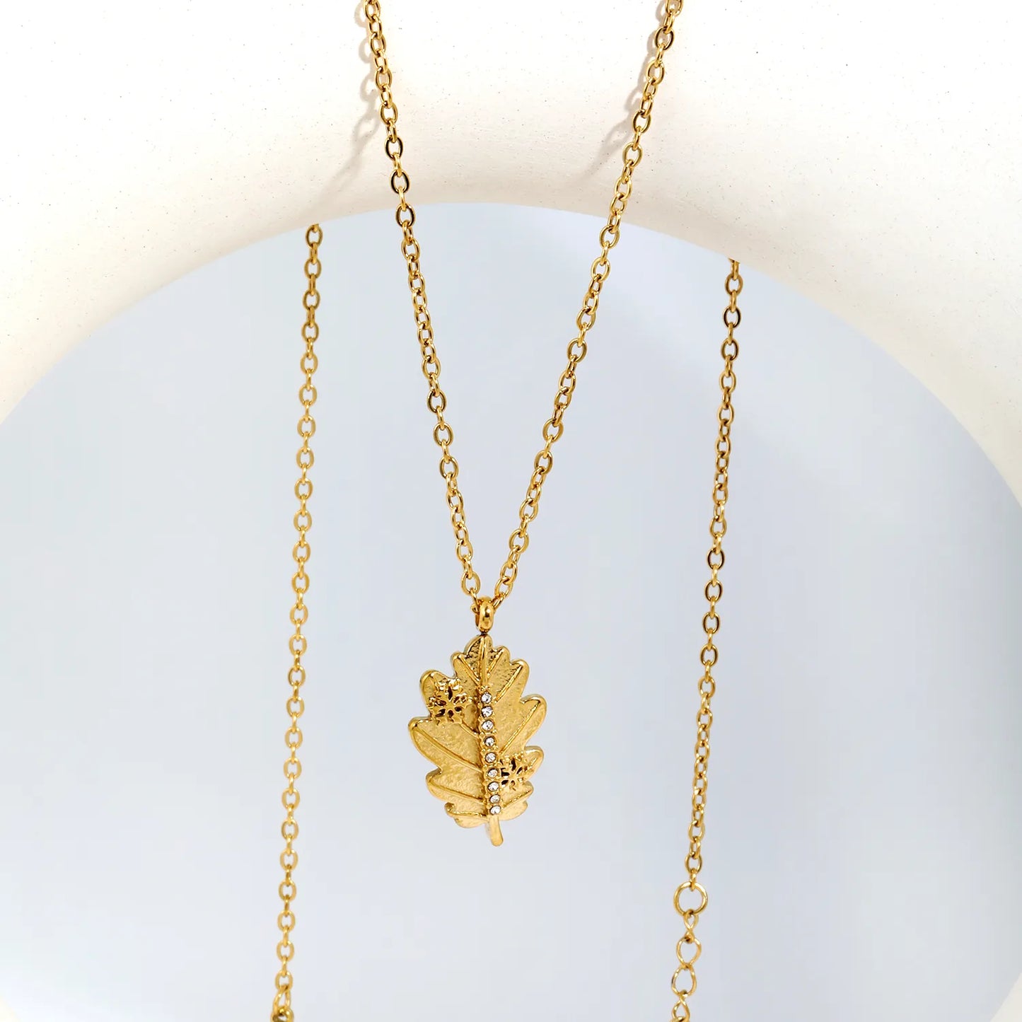 Retro Autumn Nature Inspired Textured Oak Leaf Pendant Rhinestone Rolo Chain Necklace | Bulk Order MOQ 12