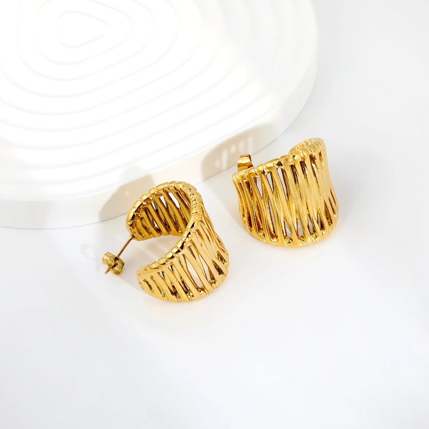 Open Weave Twisted C-Shape Chunky Stud Earrings 25×24mm| Hollow Textured Bold Statement Hoops | Wholesale MOQ 12