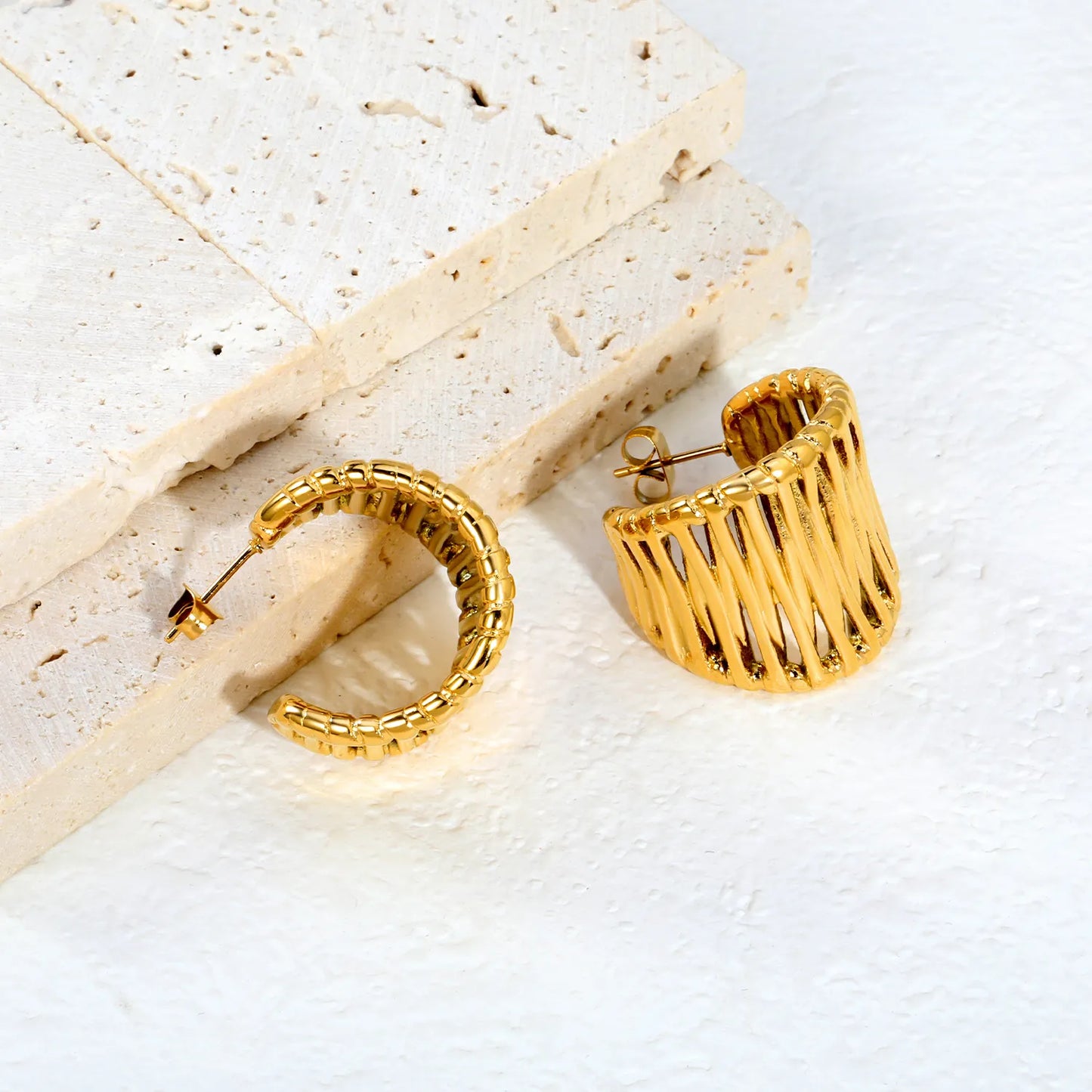 Open Weave Twisted C-Shape Chunky Stud Earrings 25×24mm| Hollow Textured Bold Statement Hoops | Wholesale MOQ 12