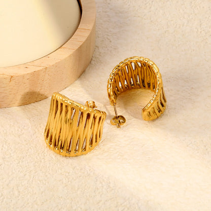 Open Weave Twisted C-Shape Chunky Stud Earrings 25×24mm| Hollow Textured Bold Statement Hoops | Wholesale MOQ 12