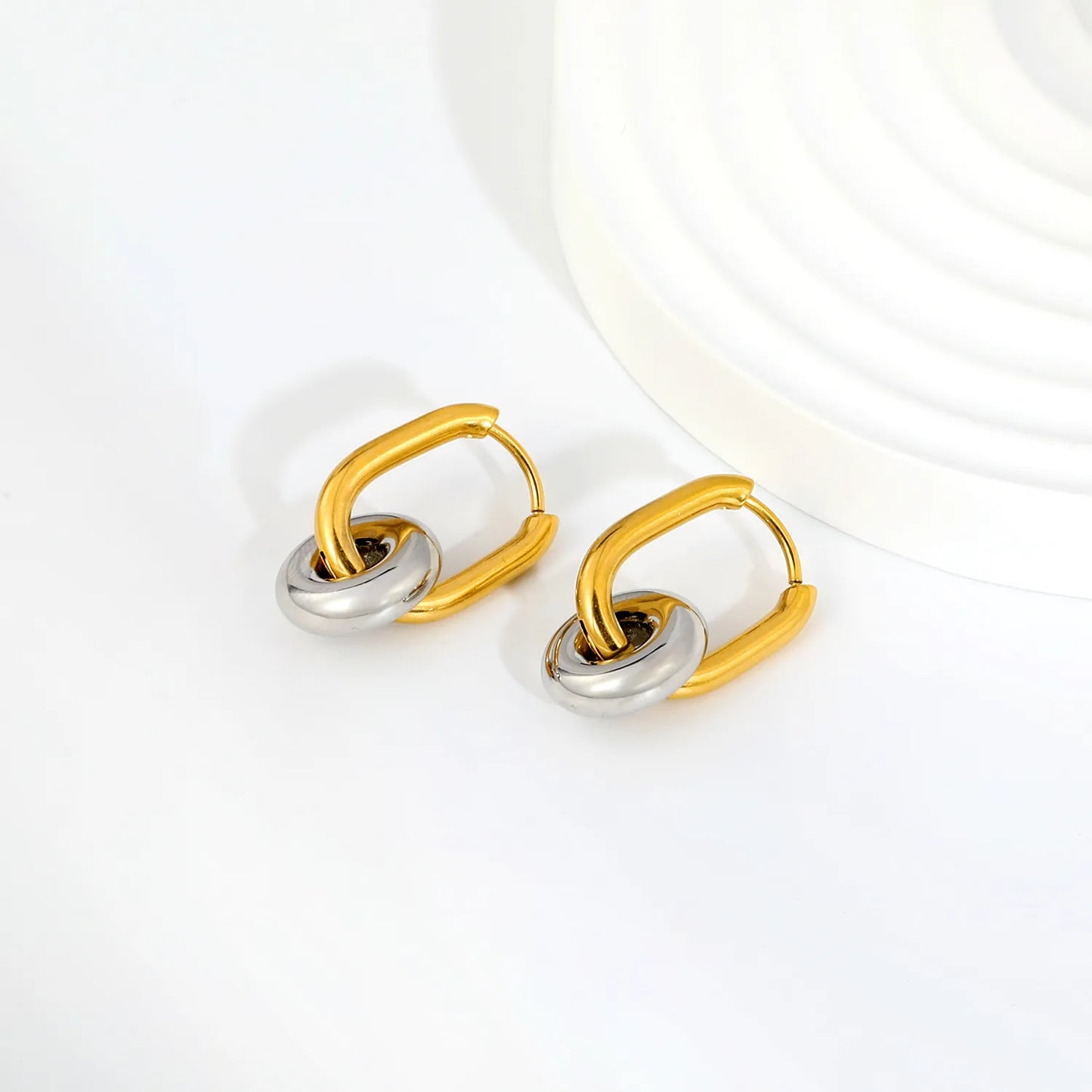 Interlocked Donut Drop Huggie Earrings | 2.5×8.5×17.4mm Hoop | Gold & Mixed Color | Chunky Circle Dangle Hoops | Wholesale MOQ 12
