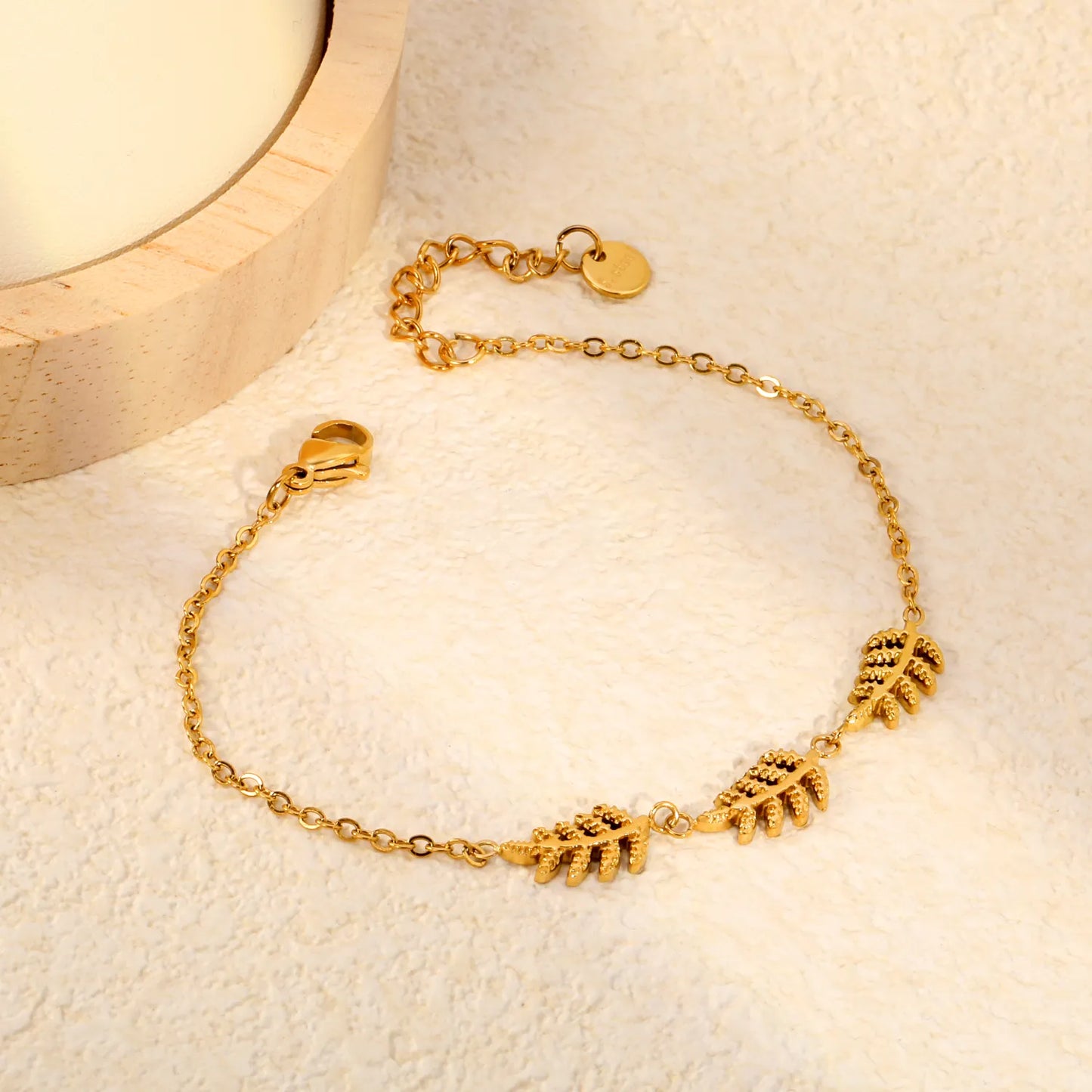 Textured Fern Leaf Dainty Cable Chain Bracelet | Adjustable 17+3cm | 18K Gold Plated Stainless Steel | Wholesale MOQ 12