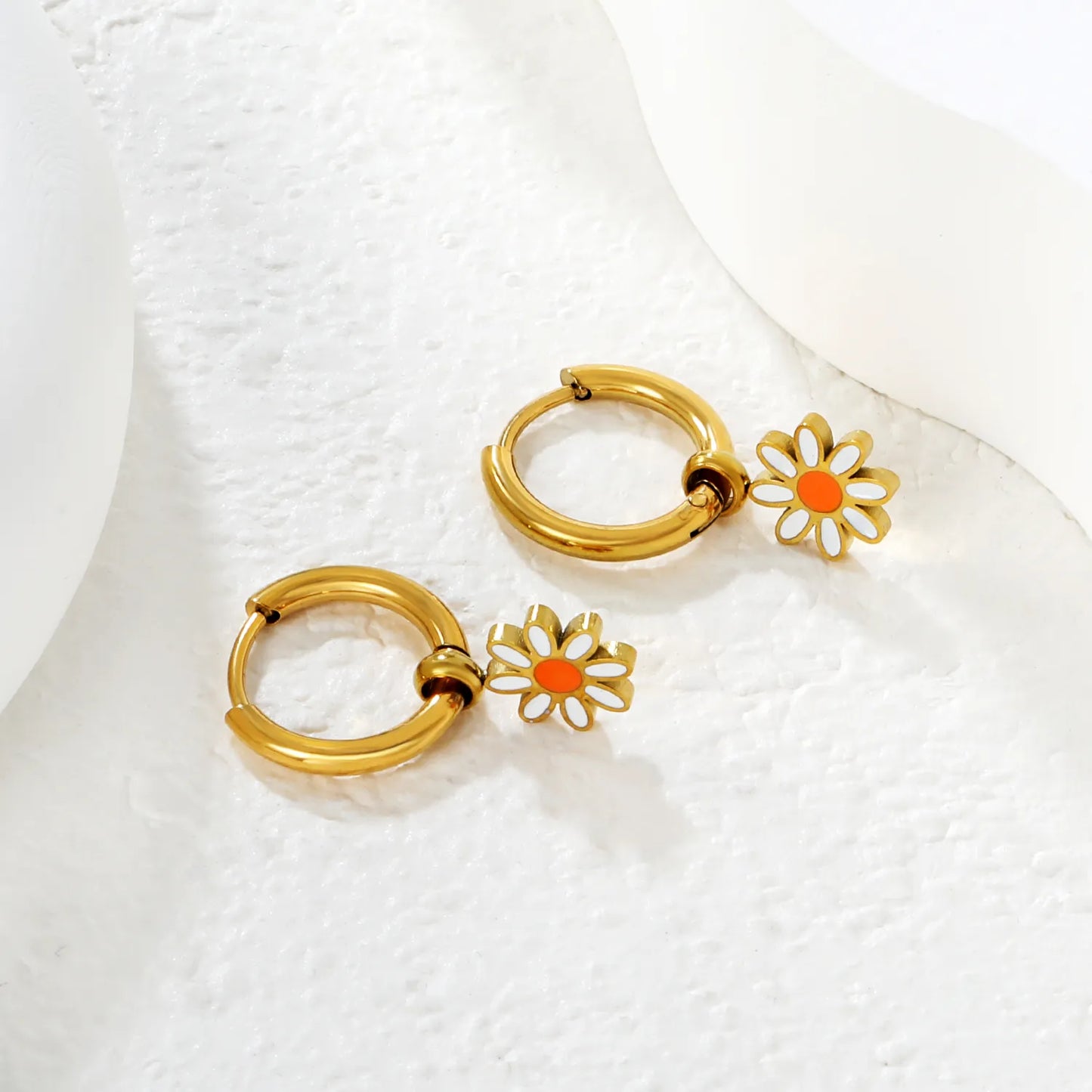 Wholesale Bulk Order Daisy Charm Huggie Hoop Earrings with 18K Gold Plated – MOQ 12