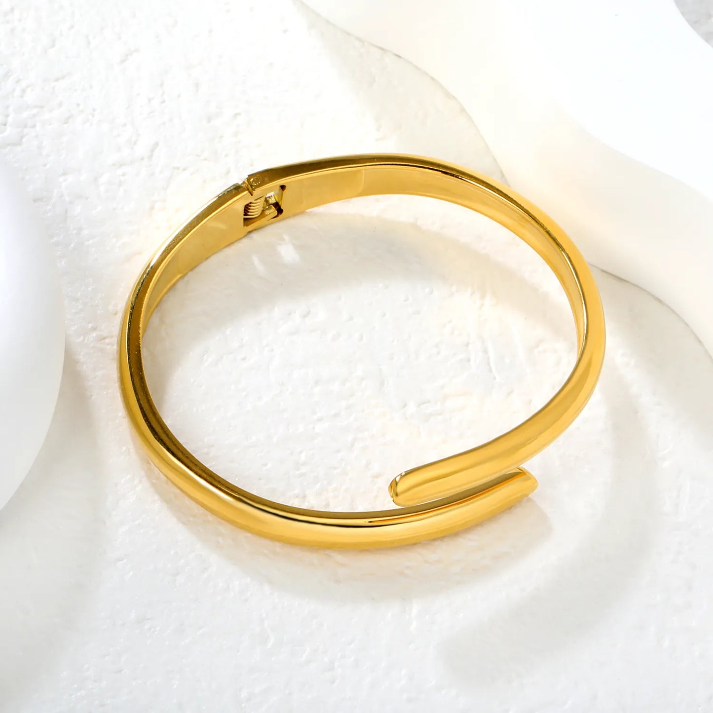 Minimalist Sleek Open Hinged Bangle | 18K Gold Plated | 60mm | Wholesale MOQ 12