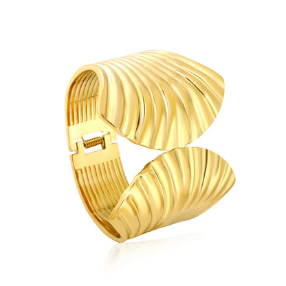Wholesale Shell-Shaped Wavy Textured Spring Hinged Cuff Bangle | 18K Gold Plated | 60mm | MOQ 12