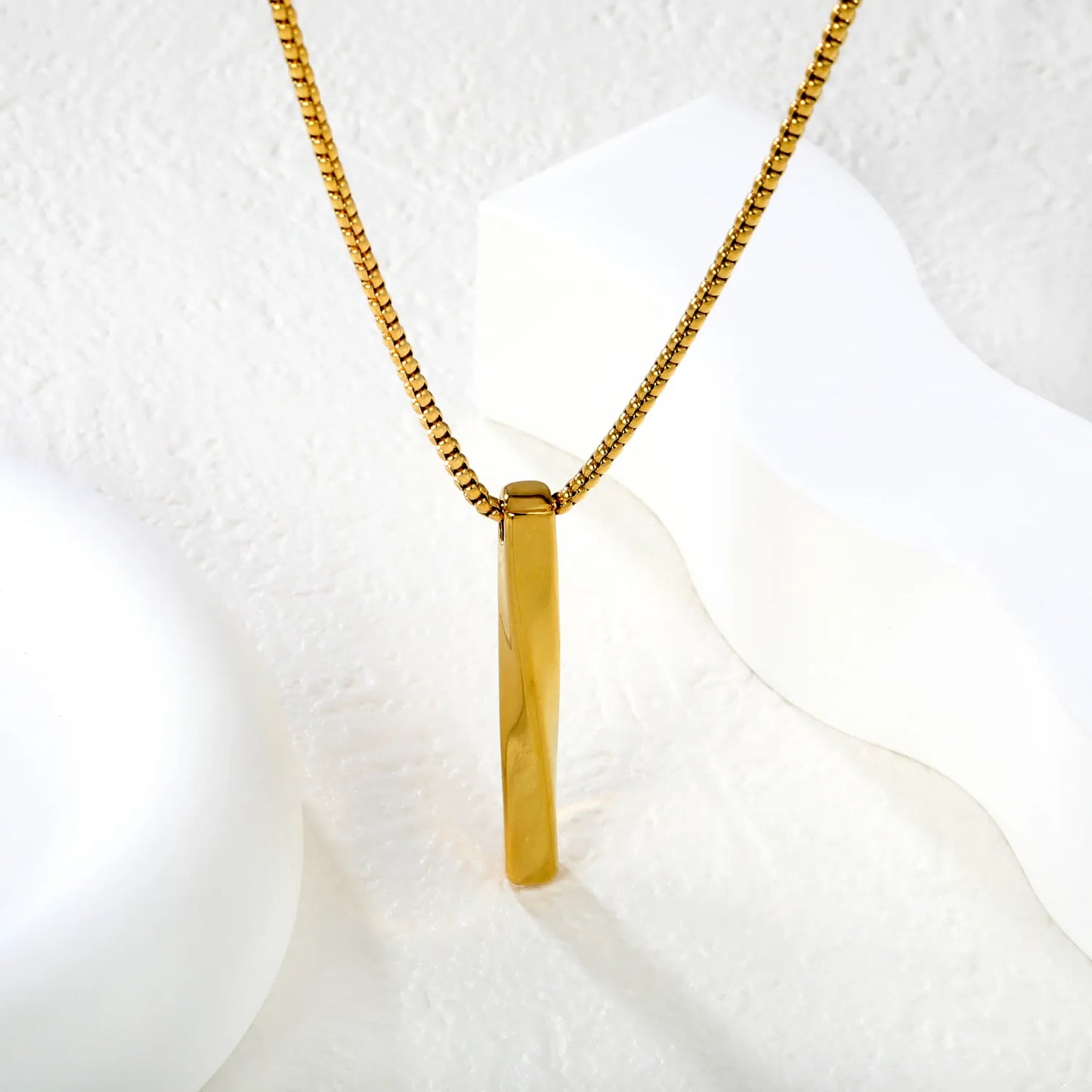 Minimalist Twisted Vertical Bar Pendant Necklace | 18K Gold Plated | Wholesale Bulk Order MOQ 12