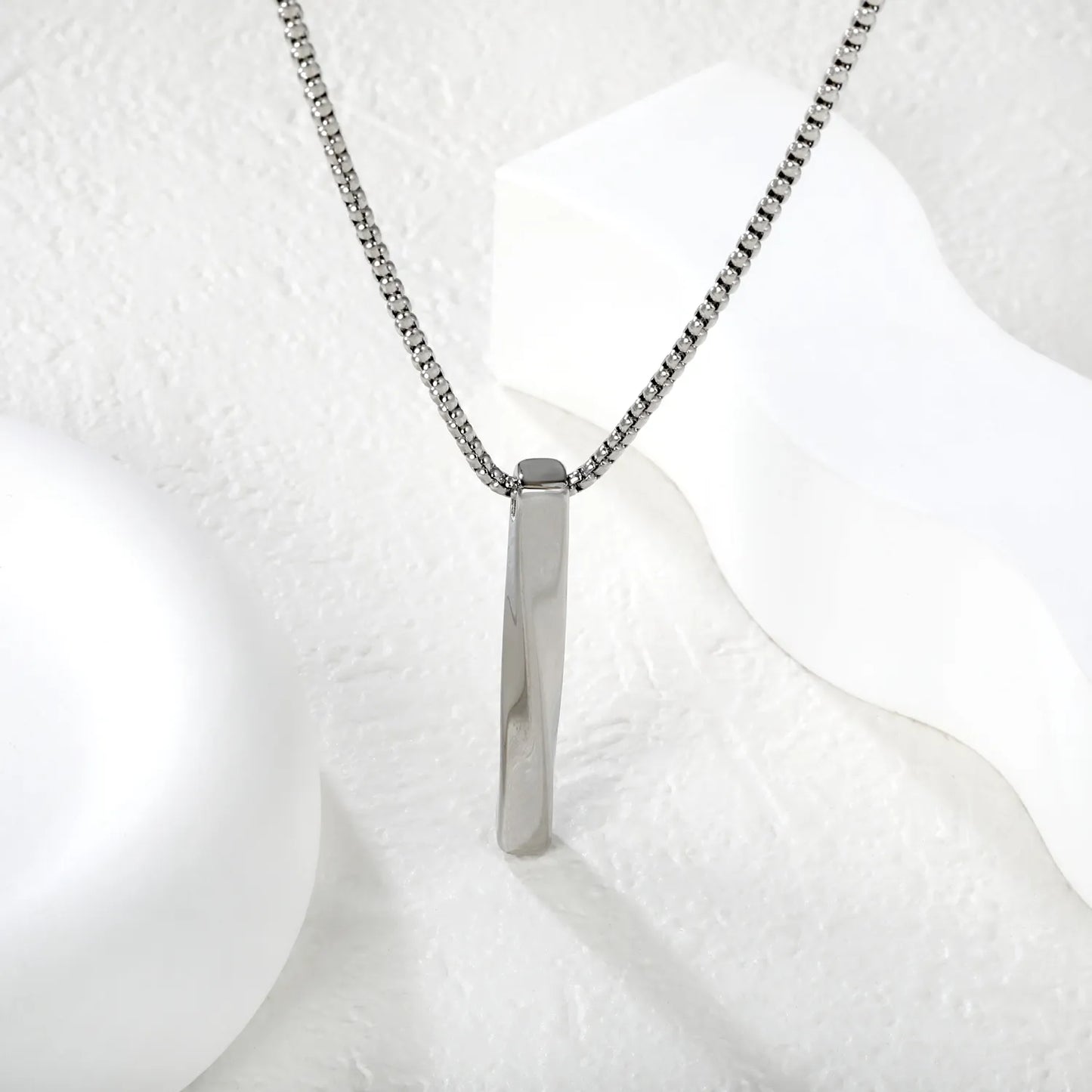 Minimalist Twisted Vertical Bar Pendant Necklace | 18K Gold Plated | Wholesale Bulk Order MOQ 12