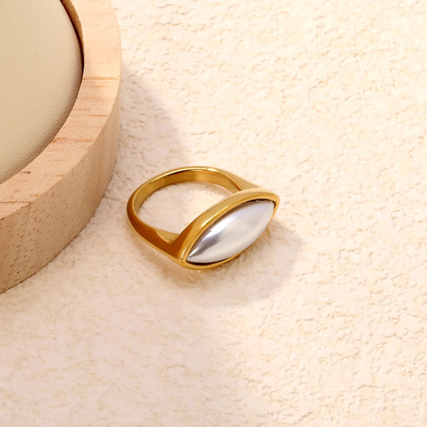 18K Gold Plated Oval Mother of Pearl Signet Ring | Sizes 6/7/8 | Wholesale Bulk Order MOQ 12