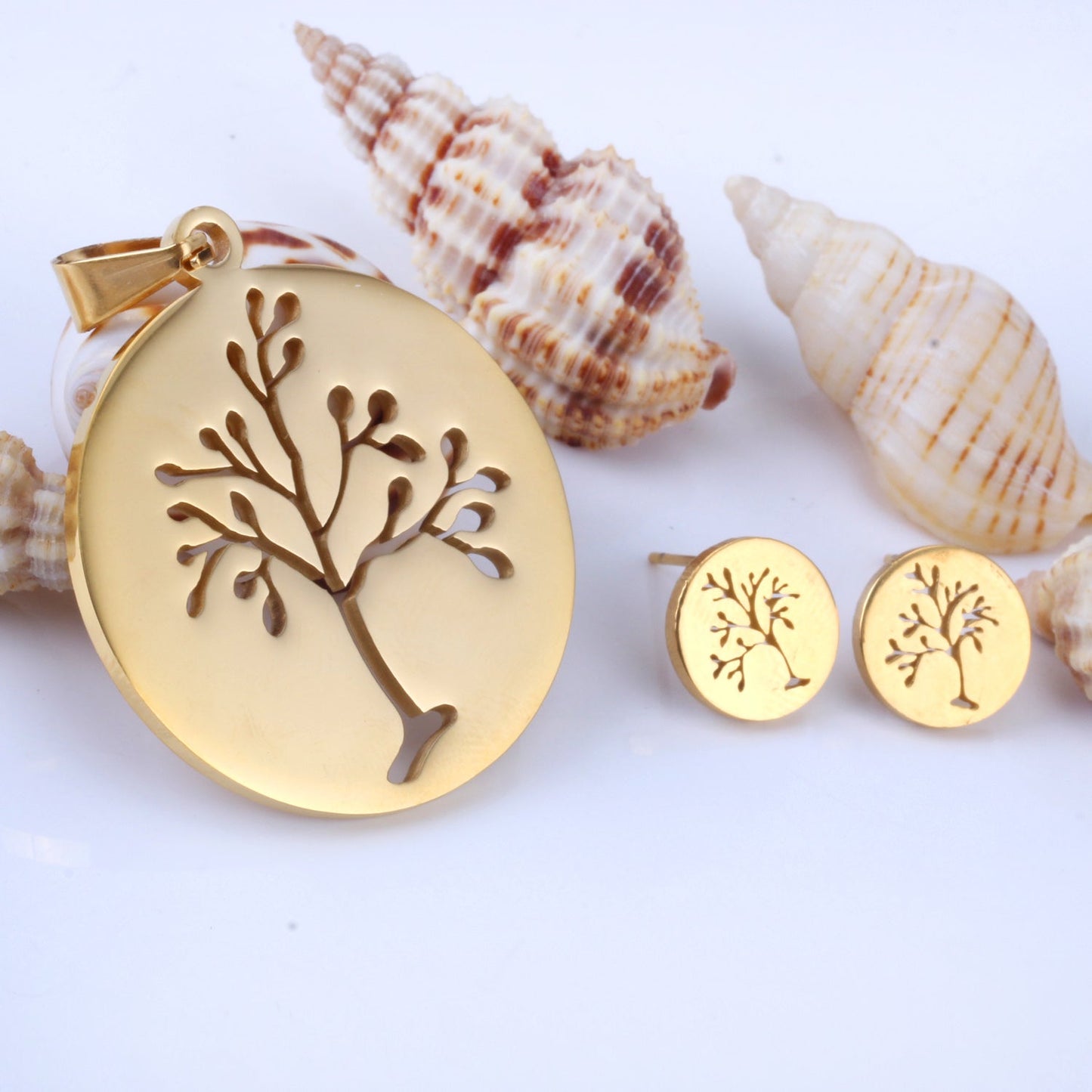 Gold/steel jewelry set with a beautiful tree look realized by cutting process