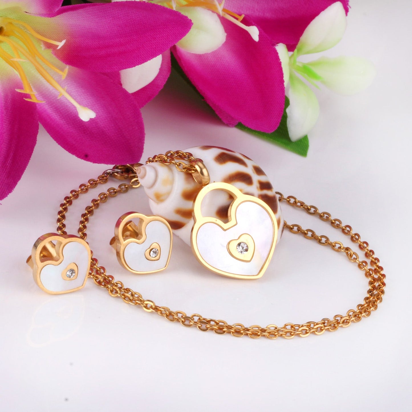 Gold/Steel Heart Shape Hand Basket White Shell with Diamonds Jewelry Set