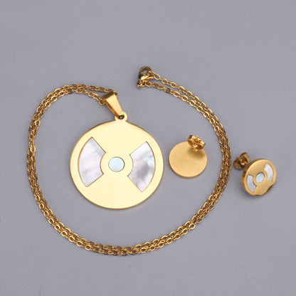 Gold Round Pendant with Scalloped Shell Jewelry Set