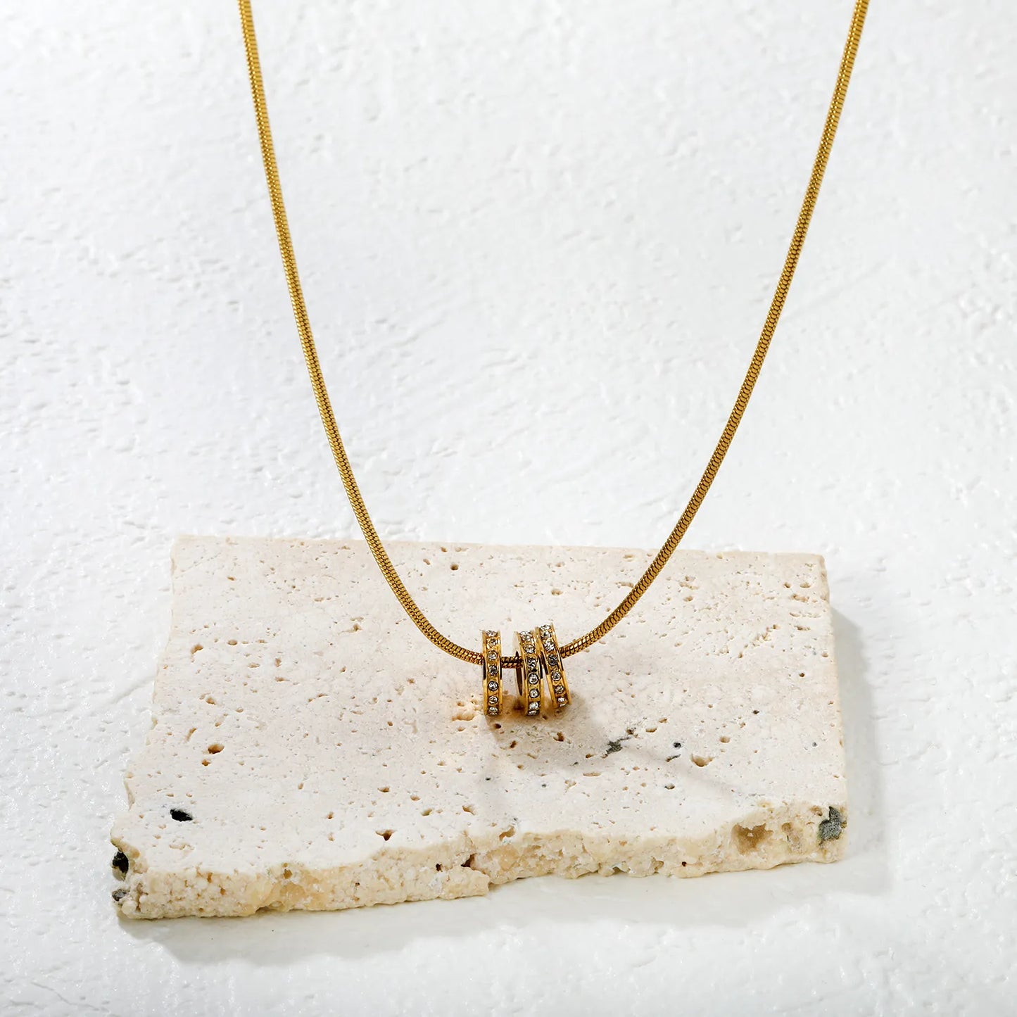 Hollow Three-rings Pendant with Rhinestones 1.2mm Round Snake Chain 45cm Necklace with Round Tag for Wholesale