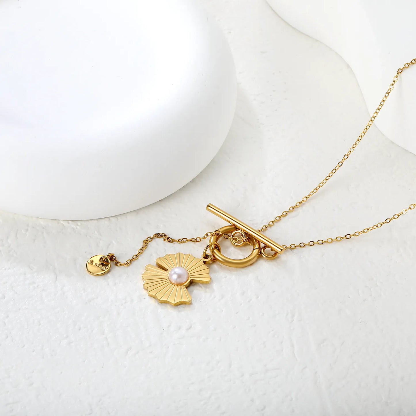 Wholesale Irregular Lotus Leaf with Pearl OT Clasp 45cm Gold-plated Necklace with 6mm round Tag