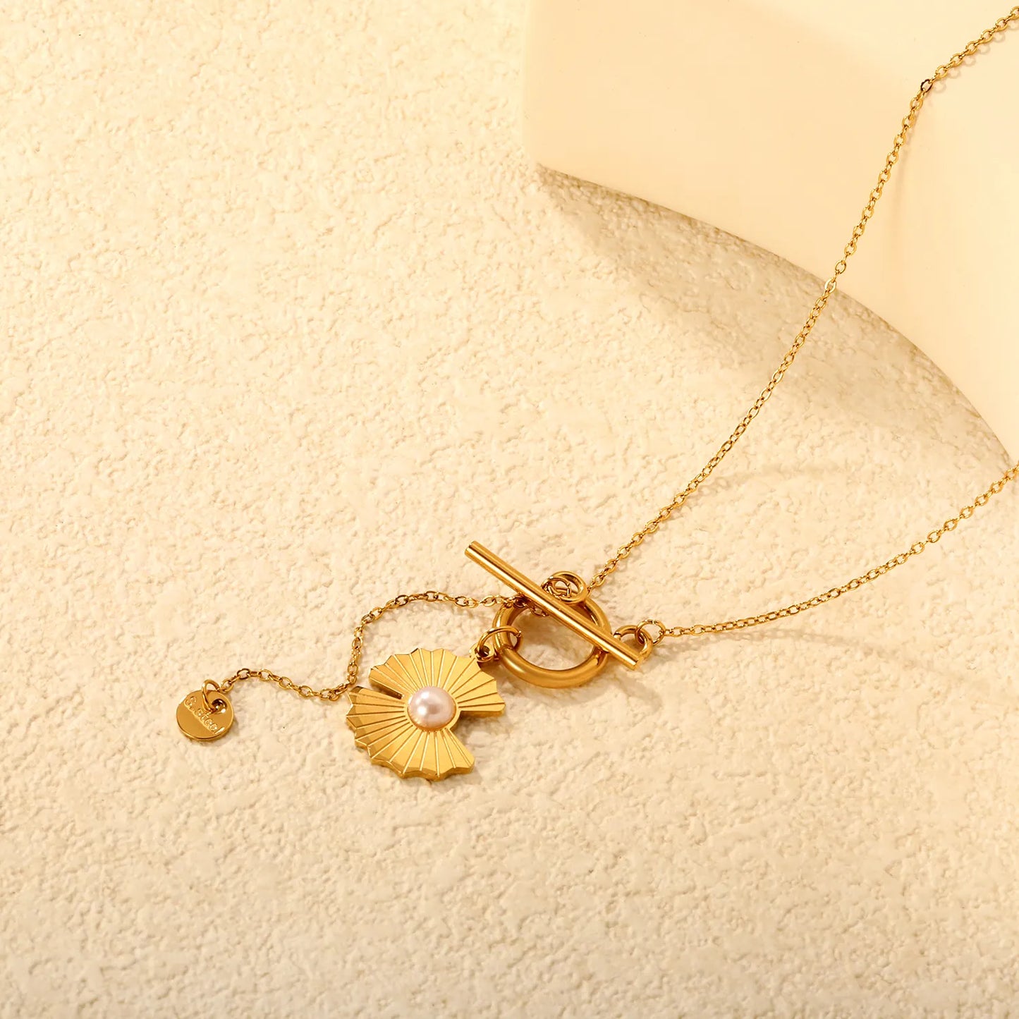 Wholesale Irregular Lotus Leaf with Pearl OT Clasp 45cm Gold-plated Necklace with 6mm round Tag