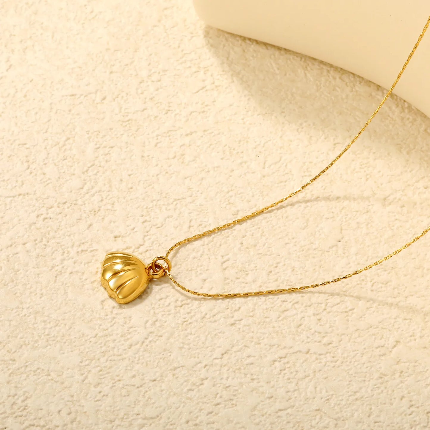 ✨ Wholesale Gold Shell Pendant Necklace | 13x10mm | Beach Jewelry